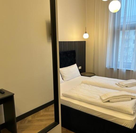 اتاق اکونومی, Motel Blue Messe