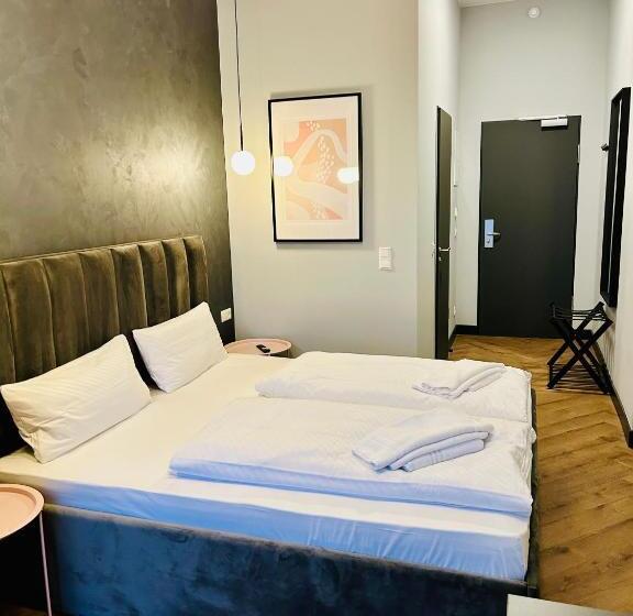 اتاق سوپریور با تخت بزرگ, Motel Blue Messe