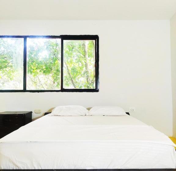 Номер Deluxe, Amalaya Hostel