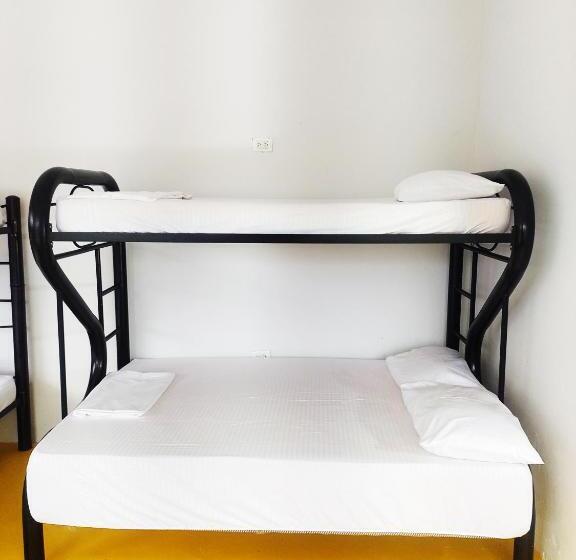 Кровать в Общей Комнате, Amalaya Hostel