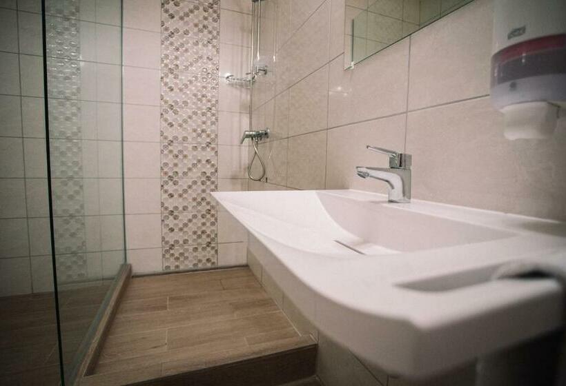 Quarto Estandar, ötösfogat Panzió