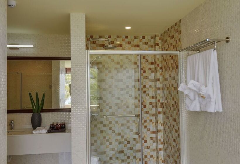 Executive Suite, Season Paradise
