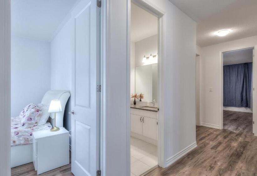 带1个卧室的高档别墅, Luxury Villas In Ajax And Scarborough