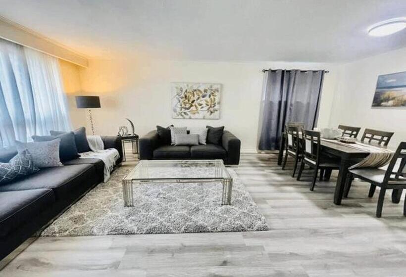 سوییت سوپریور, Luxury Villas In Ajax And Scarborough