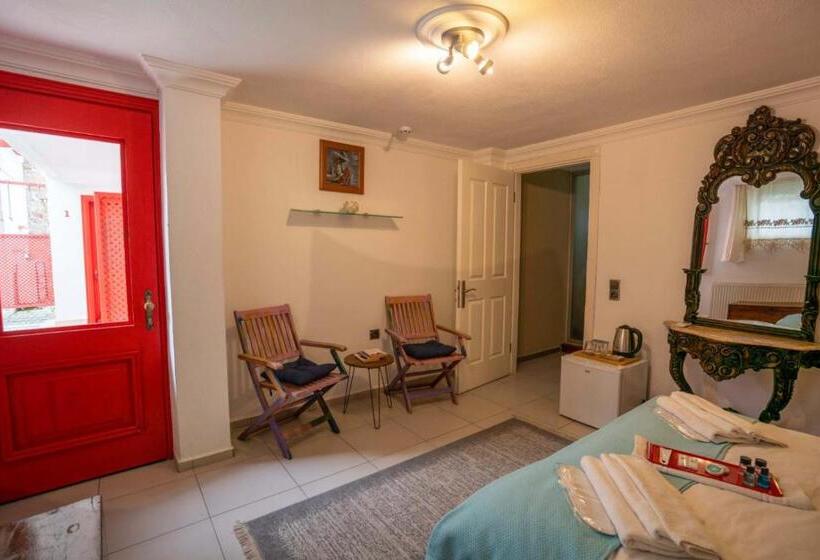 Номер Стандарт Вид на Сад, Cunda Ada Kızı Otel