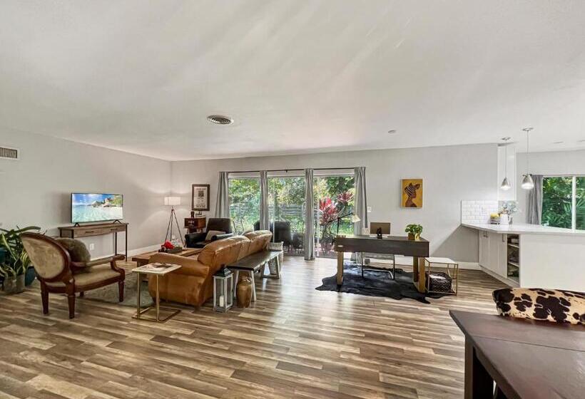 חדר משפחתי, Miami Residential