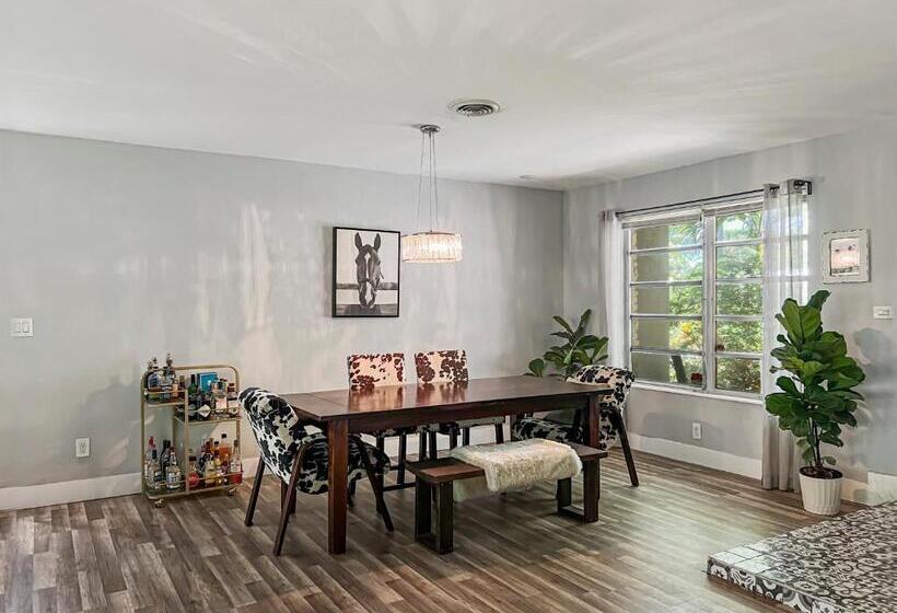 חדר משפחתי, Miami Residential