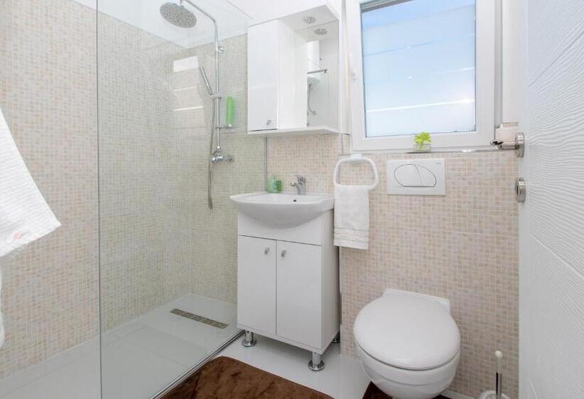 דירה בת חדר שינה 1 עם מרפסת, Hazam Apartmani