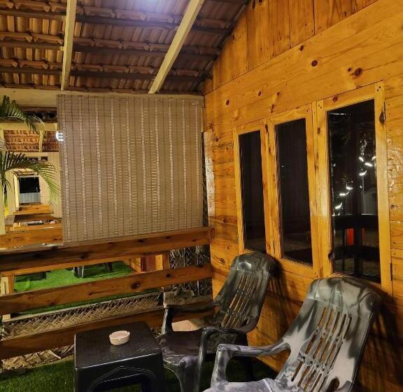 Номер Deluxe с Балконом, Orange Sky Inn