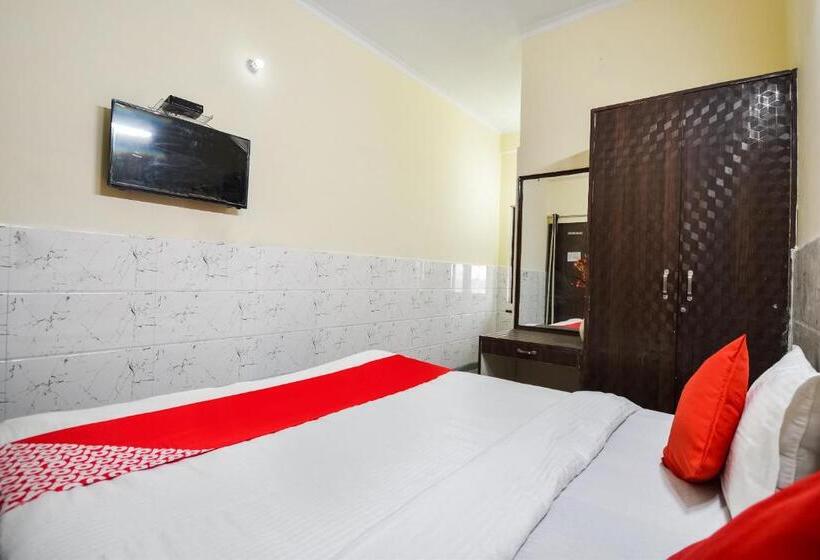 트리플 클래식 룸, Oyo Anjani Mahal Guest House