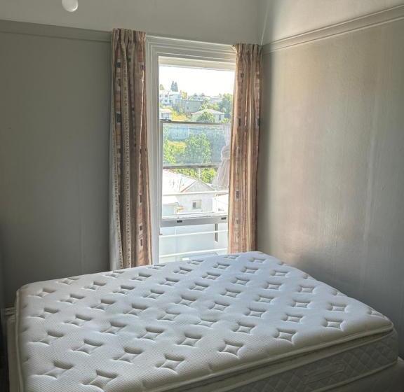 Студия Deluxe, Ballymena House