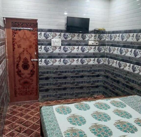 Номер Economy, Radha Krishna Guest House