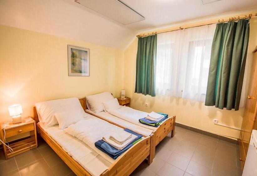 带1个卧室的带阳台的公寓, Sziget Hotel Veránka