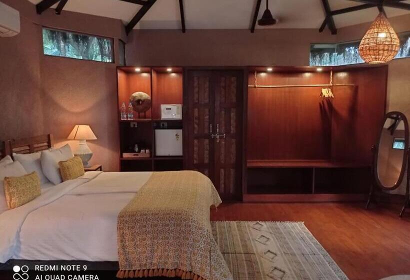 小室, Anahata Retreat Ashvem Goa