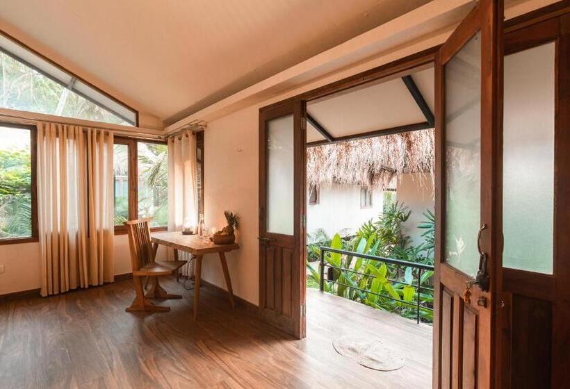 小室, Anahata Retreat Ashvem Goa