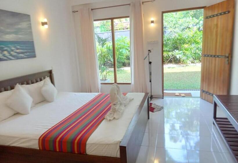 اتاق استاندارد سه تخته با چشم‌انداز باغ, Elephant Eye Safari House