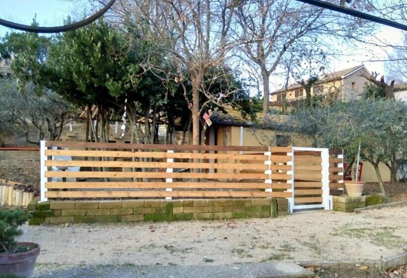 إستديو عائلى, Casale Barbagianni