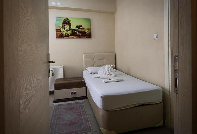 标准单人间, 22 Otel