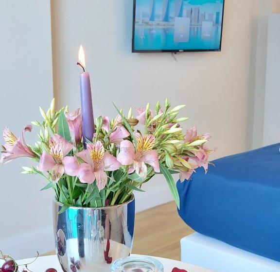 استودیو خانوادگی, Beach Hotel Orbi City