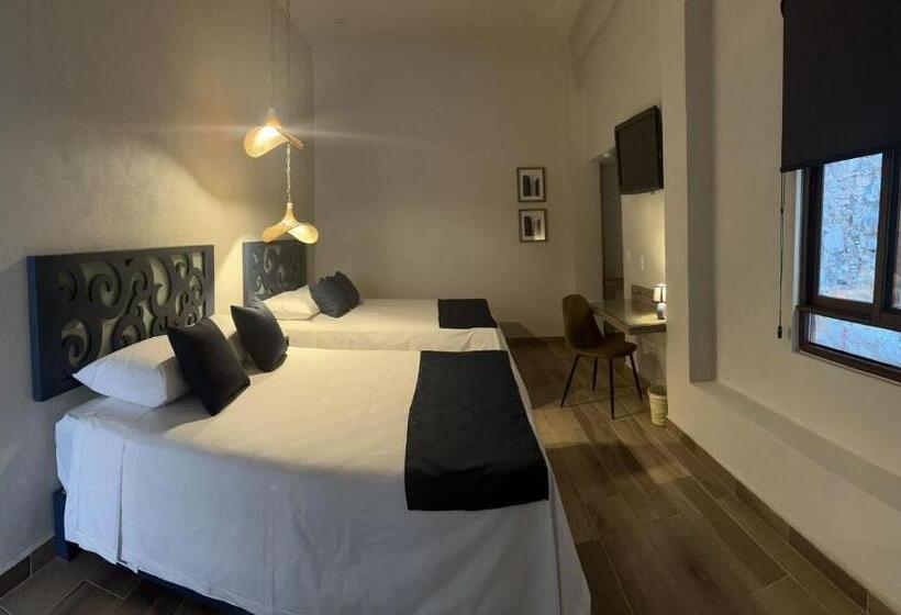 スタンダードルーム, Centrico House