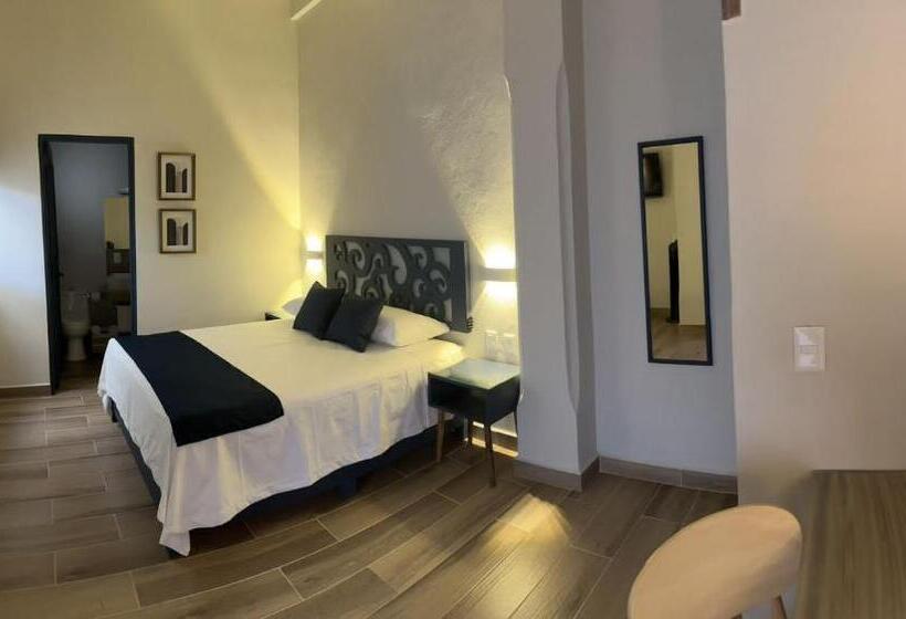 デラックスルーム, Centrico House