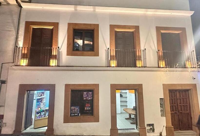 バルコニー付きデラックスルーム, Centrico House