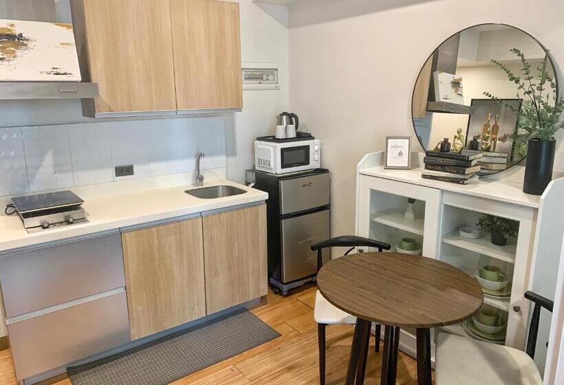 발코니가 있는 스위트, Manila Homes Azure 1br Beach View