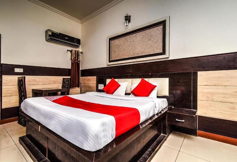 Трехместный Номер Классика, Oyo Flagship Hotel Alpine Inn