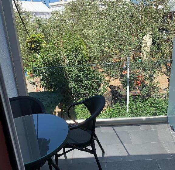 اتاق استاندارد چهار تخته, Oxhaku Guest House