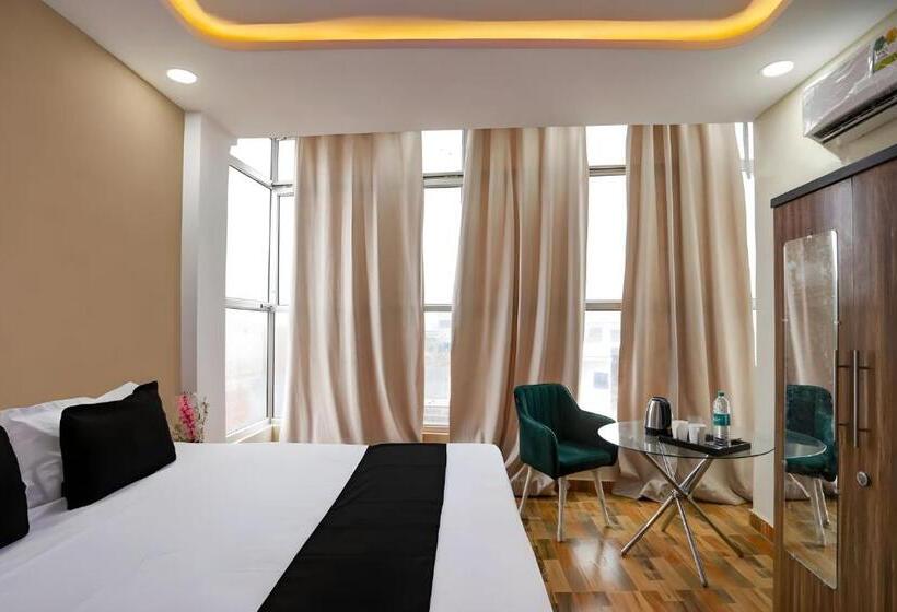 اتاق لوکس, Raisi Residency