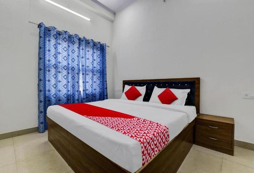 트리플 클래식 룸, Oyo Hotel Ishwar