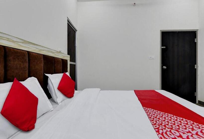 트리플 클래식 룸, Oyo Hotel Ishwar