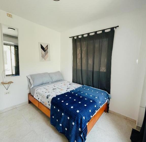 اتاق استاندارد, De La Rosa Home