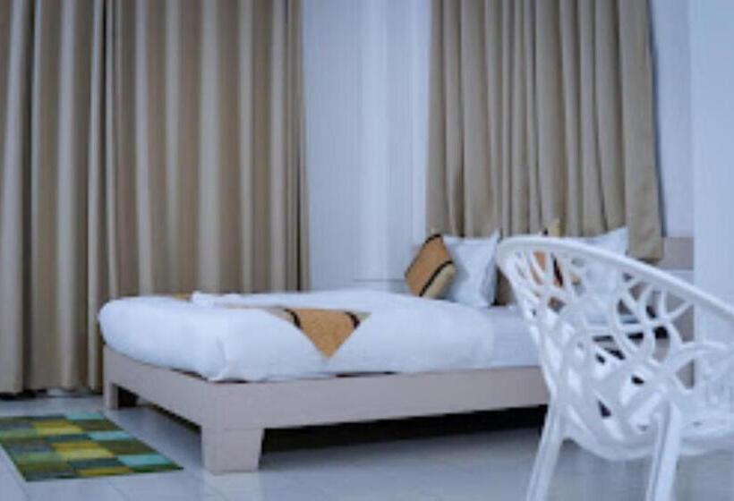Номер Deluxe, Erica Residency Guwahati