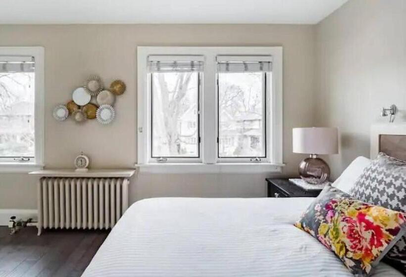 חדר דלוקס, Double Bedroom On Up Or 3 Bedrooms In Basement Near Eglinton Subway Station