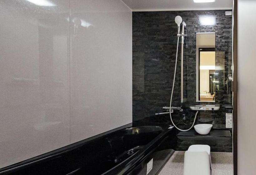 Семейный Номер, The Hotel Obuse