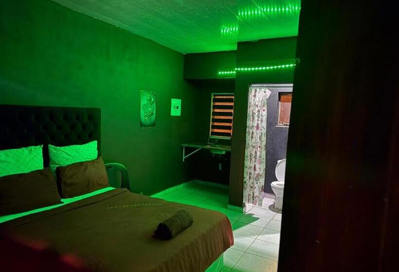 Апартаменты 1 Спальня, X Motel Vosloorus