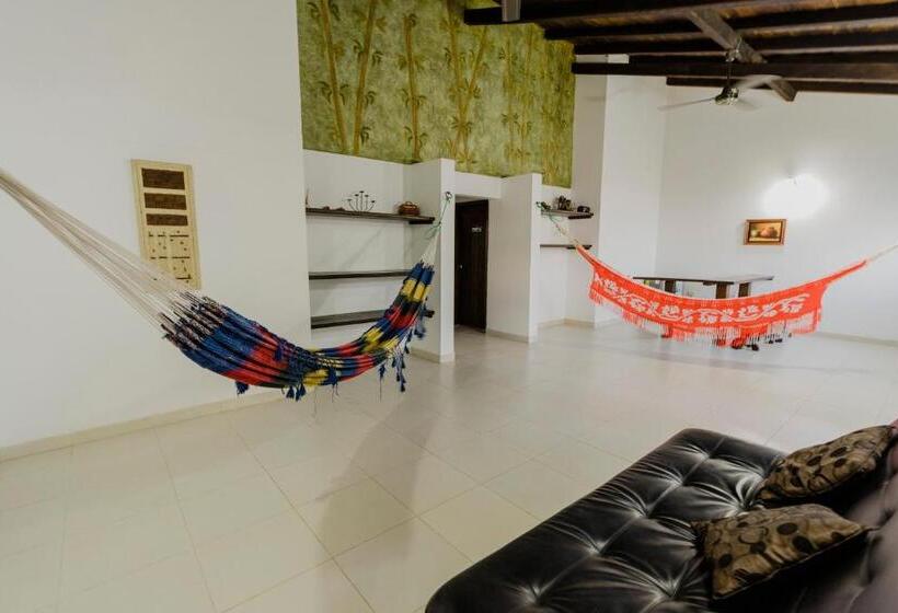 سوییت خانوادگی, Rancho Regis