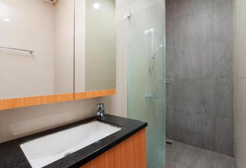 Номер Superior, Reddoorz Plus @ Kelapa Dua Kebon Jeruk