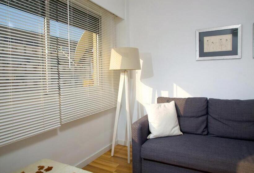 带1个卧室的带阳台的公寓, Seabreeze City Center Flat By Trulycyprus