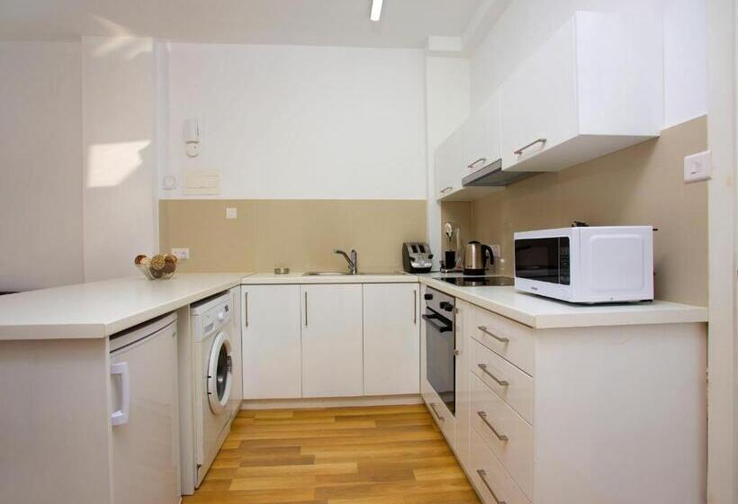 带1个卧室的带阳台的公寓, Seabreeze City Center Flat By Trulycyprus
