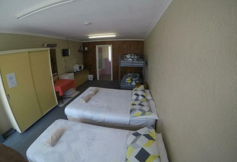패밀리 룸, Turnin Motel