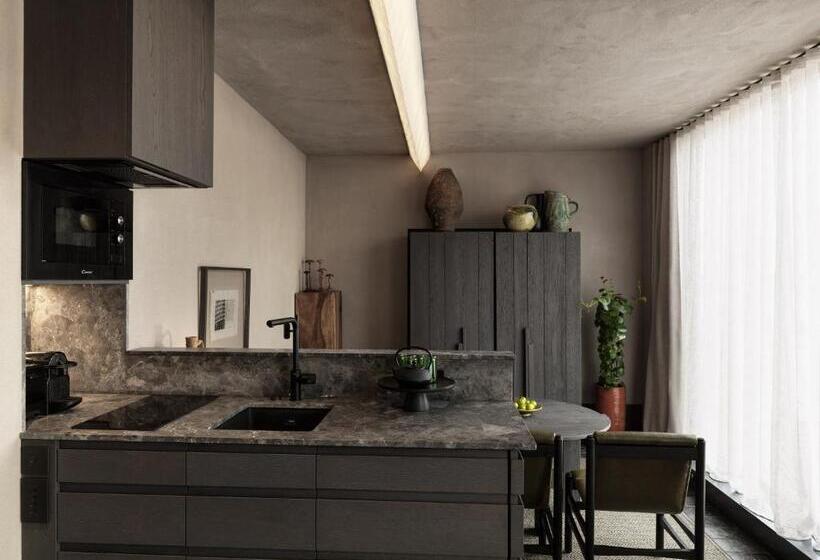 Люкс Премиум, Monastik Living In Athina