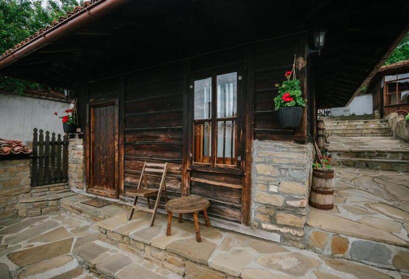 이코노미 룸, Kodjamanova House