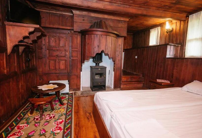 이코노미 룸, Kodjamanova House