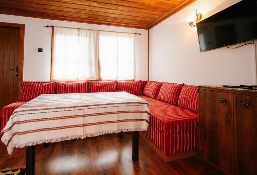 스탠다드 스튜디오 정원 전망, Kodjamanova House