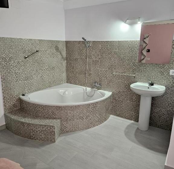 家庭间, Pompeya Merida Suite