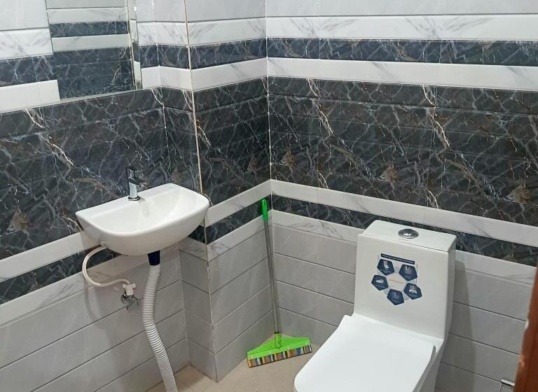 Quarto Triplo Estandar, Shri Girraj Residency