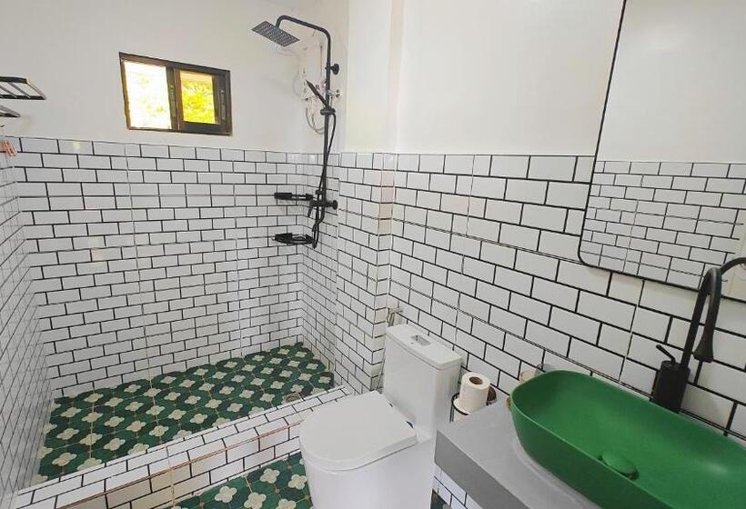 Quarto Estandar com Terraço, 80 Bar Hostel