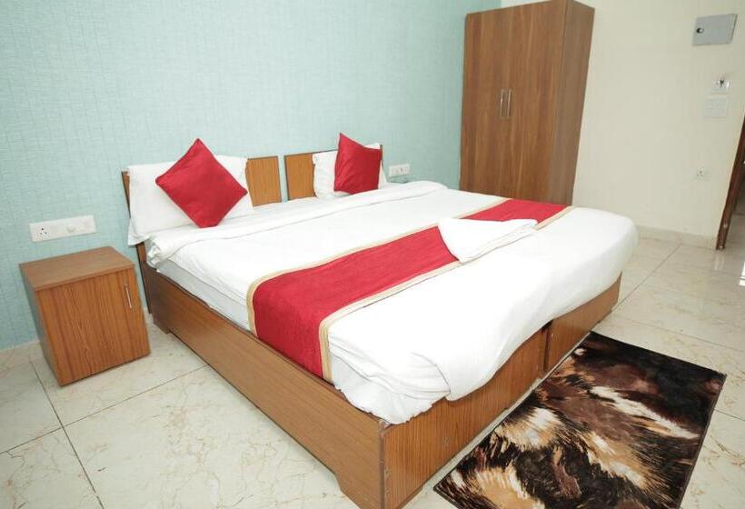 Номер Superior, The Anvi Residency Sector 122